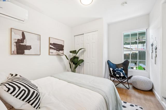 2449 26TH AVENUE, Oakland CA: https://media.crmls.org/mediaz/618a3378-fcf5-48a9-beca-d57c6efe10de.jpg