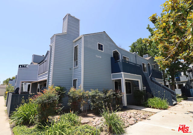 7306 Quill Drive, Downey CA: https://media.crmls.org/mediaz/618a3463-ac85-454a-bbaa-5d86fc1f8d47.jpg