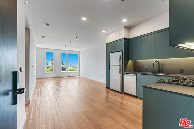 10601 Washington Boulevard, Culver City CA: https://media.crmls.org/mediaz/618a647a-f18e-43bb-99cc-0195a5ab7469.jpg