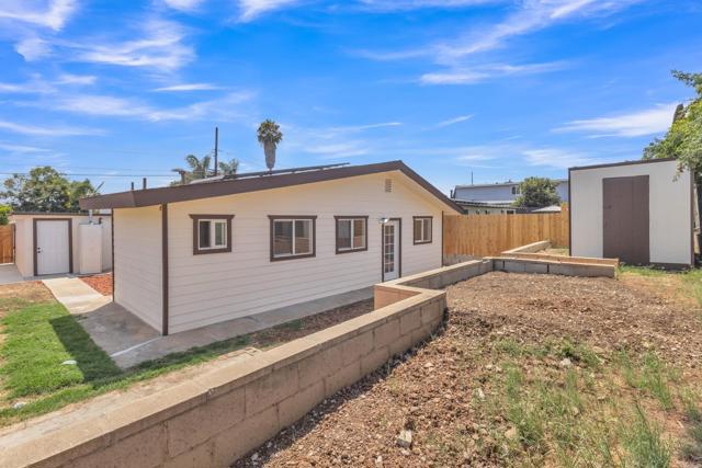 9850 Arapaho St, Spring Valley CA: https://media.crmls.org/mediaz/618ae6b9-8dcb-4470-99ed-fddd5df395cb.jpg