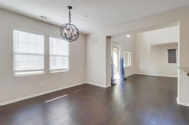 1721 Cripple Creek, Chula Vista CA: https://media.crmls.org/mediaz/618b4e35-c72e-4f45-9d26-82b6137c0538.jpg