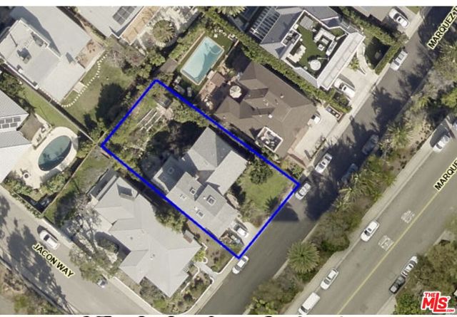 16761 Marquez Terrace, Pacific Palisades CA: https://media.crmls.org/mediaz/618bd253-2da0-46df-9f5e-30394249698b.jpg