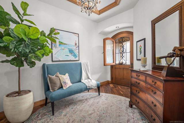 120 C Ave, Coronado CA: https://media.crmls.org/mediaz/618be8b6-ca75-425f-8ecb-7bd8e805b096.jpg