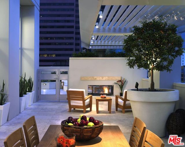 717 W Olympic Boulevard, Los Angeles CA: https://media.crmls.org/mediaz/618bf87d-fd35-40e2-96ce-b5de2977a1c7.jpg