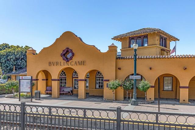 1121 Douglas Avenue, Burlingame CA: https://media.crmls.org/mediaz/618c8bcb-f58f-4c63-b901-5ea558dbcf34.jpg