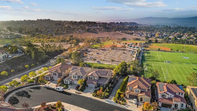 542 Adobe Estates Dr, Vista CA: https://media.crmls.org/mediaz/618ca76c-a4cb-4aa7-9b3a-7a8ed52d9974.jpg