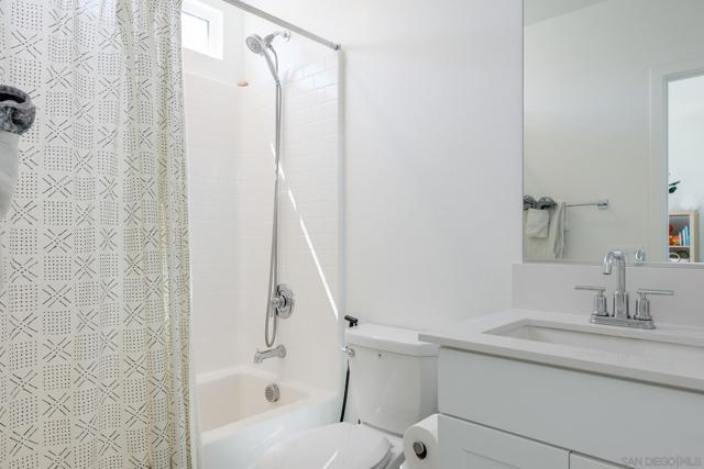 6861 Secano St, San Diego CA: https://media.crmls.org/mediaz/618cb27c-3c88-4c4d-bfe7-0d97e7d910a8.jpg