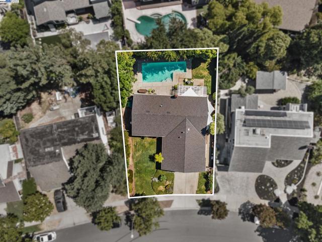 1001 Crellin Rd, Pleasanton CA: https://media.crmls.org/mediaz/618d8e5a-bb15-4cd9-ab2a-0cc2cfbd12eb.jpg