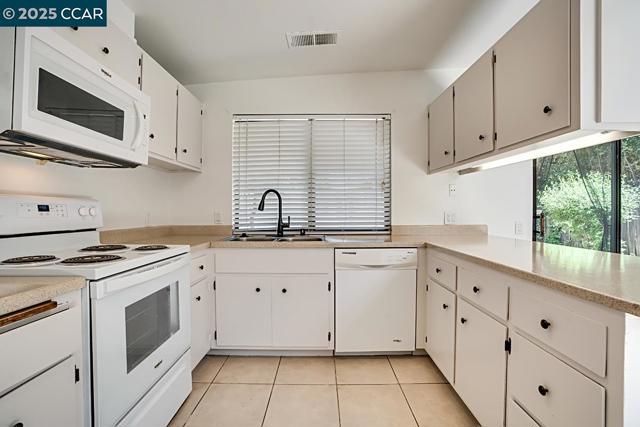 50 chief, Sacramento CA: https://media.crmls.org/mediaz/618dbf13-39d8-4bd1-8f54-8a8888d8e49e.jpg