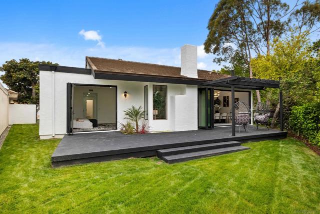 6555 Caminito Northland, La Jolla CA: https://media.crmls.org/mediaz/618dc60f-11d6-4ae2-8bcc-442acb9115b1.jpg