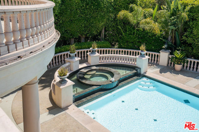 16727 Camino Sierra Del Sur Drive, Rancho Santa Fe CA: https://media.crmls.org/mediaz/618e61bb-07ca-462f-a7f5-9e28eb803ffc.jpg