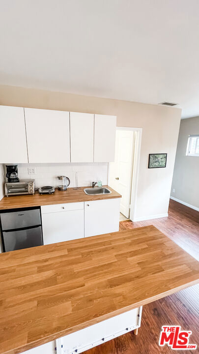 1975 S Crescent Heights Boulevard, Los Angeles CA: https://media.crmls.org/mediaz/618edc13-361b-4ca6-9c1a-1792b0c959ac.jpg