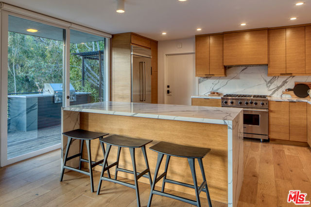 1280 Glen Oaks Boulevard, Pasadena CA: https://media.crmls.org/mediaz/618fb64c-0eb9-48ad-8302-d5d1fa659c8f.jpg