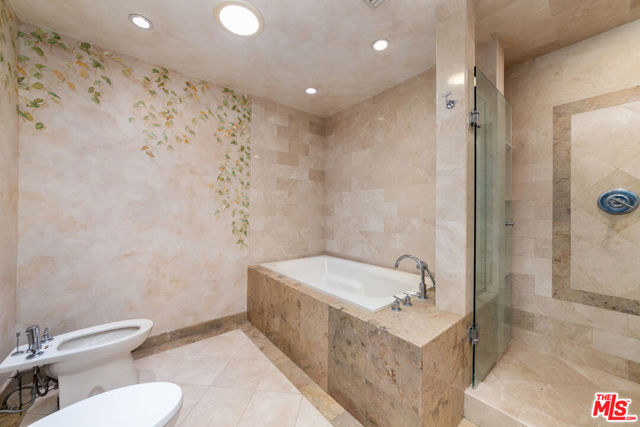 1358 Holmby Avenue, Los Angeles CA: https://media.crmls.org/mediaz/61904e9e-d933-4c46-9bc7-a380c69b70b7.jpg
