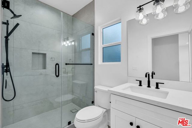 4308 Victoria Park Drive, Los Angeles CA: https://media.crmls.org/mediaz/6190f2ba-b923-4b7f-9ffa-6d1f0c98bc16.jpg