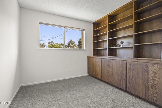 8699 Roswell Street, Ventura CA: https://media.crmls.org/mediaz/6190ff6e-395c-49a1-b478-bc34c6a1c6e3.jpg