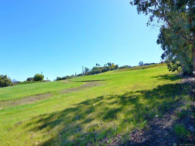 5470 La Crescenta, Rancho Santa Fe CA: https://media.crmls.org/mediaz/61914e12-b6af-4a9b-8206-21600324166a.jpg