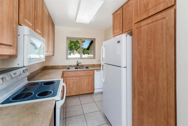 Detail Gallery Image 6 of 16 For 1737 Pleasantdale Dr, Encinitas,  CA 92024 - 2 Beds | 2 Baths