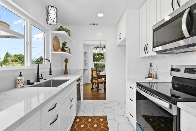 4055 Bernice Drive, San Diego CA: https://media.crmls.org/mediaz/6191c2e6-bbf6-420e-971d-08ad402f7c01.jpg