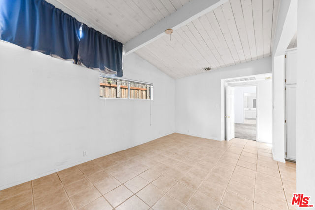 22027 Viscanio Road, Woodland Hills CA: https://media.crmls.org/mediaz/61924c56-531a-4fe1-949f-2cd62cd2a881.jpg