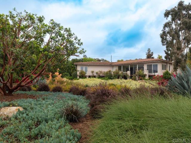 6418 Paseo Delicias, Rancho Santa Fe CA: https://media.crmls.org/mediaz/61925230-e7f0-484a-85cf-8b3a63651865.jpg