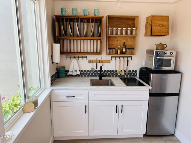 163 E Bowling Green, Port Hueneme CA: https://media.crmls.org/mediaz/619270a6-5031-4060-9286-e50cfd80cf41.jpg