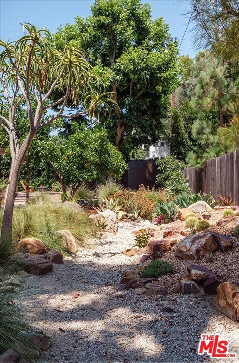 2064 Ames Street, Los Angeles CA: https://media.crmls.org/mediaz/6192da80-d705-4c62-8426-caeb9e708f53.jpg