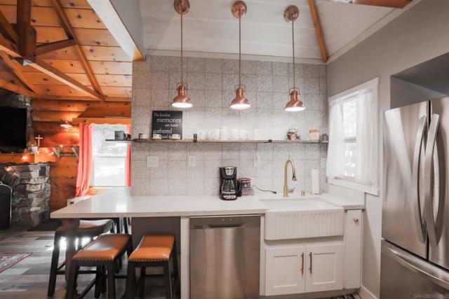 535 W Rainbow Blvd, Big Bear CA: https://media.crmls.org/mediaz/61931de9-694a-4b27-ae5f-6b6c20269948.jpg