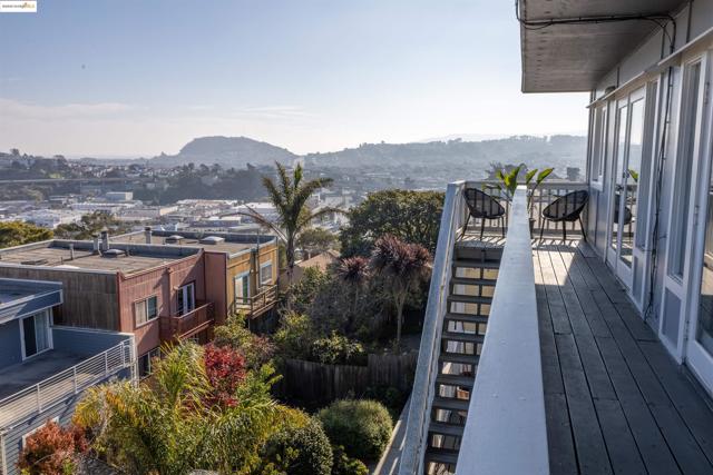 661 Peralta Ave Unit 3, San Francisco CA: https://media.crmls.org/mediaz/61934654-0431-4c8c-bd80-2b836e554e80.jpg