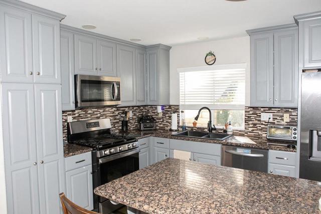 1419 Hummingbird Way, Hemet CA: https://media.crmls.org/mediaz/61943b73-ddba-4f4b-9adb-e93fb6e8323d.jpg