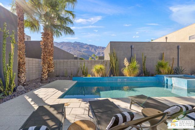 1065 Dane Drive, Palm Springs CA: https://media.crmls.org/mediaz/61945912-d042-473a-87e6-0c36f216313d.jpg