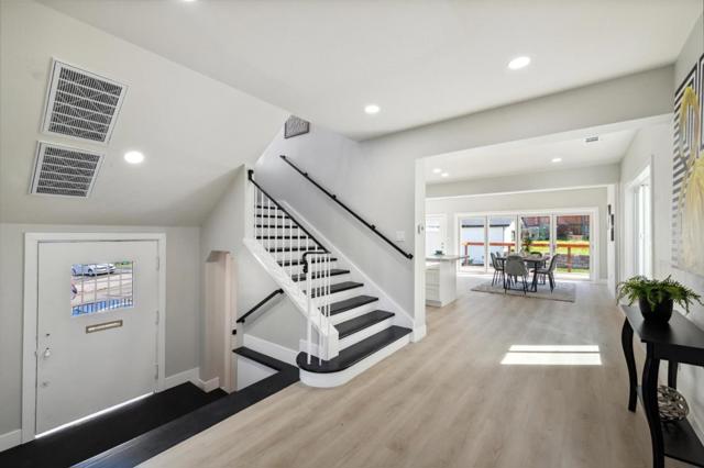 252 Euclid Avenue, Oakland CA: https://media.crmls.org/mediaz/61947ecd-19fa-4f47-9619-79febfd42a5a.jpg