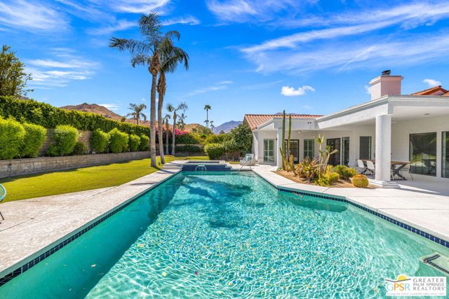 38262 W Maracaibo Circle, Palm Springs CA: https://media.crmls.org/mediaz/61948979-42c5-4d3f-8540-94ea4cc58100.jpg