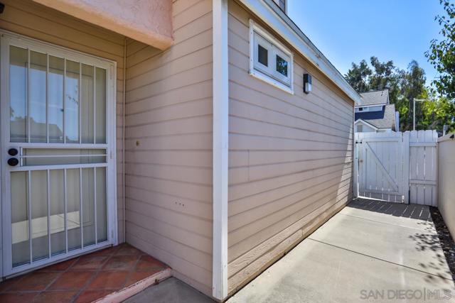 327 61st STREET, San Diego CA: https://media.crmls.org/mediaz/6194e311-a3c4-475d-b085-bd2c8fb44c07.jpg