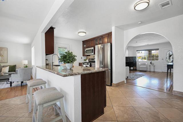 17526 Parker Rd, Castro Valley CA: https://media.crmls.org/mediaz/619528ac-680c-423d-8c4f-feb76833c96c.jpg