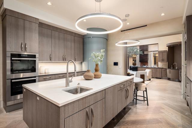 6005 La Jolla Scenic Dr S, La Jolla CA: https://media.crmls.org/mediaz/6195a671-baa3-42db-b5c5-5eb1c84ba306.jpg