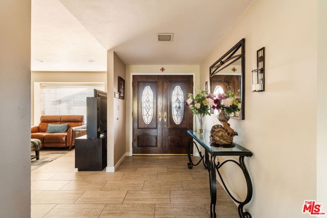 4837 Round Top Drive, Los Angeles CA: https://media.crmls.org/mediaz/61964e38-ca24-49ee-99b9-e2d52ea1bb3b.jpg