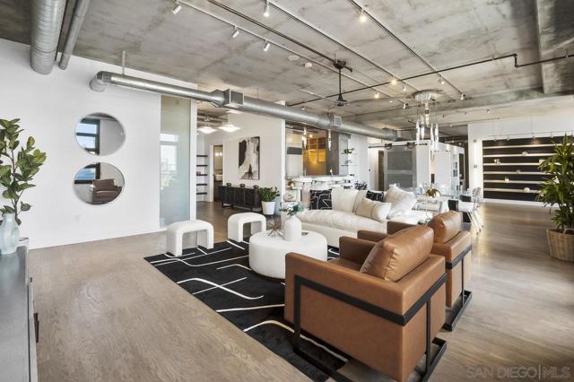 877 Island Ave, San Diego CA: https://media.crmls.org/mediaz/61965e7f-6abe-4968-be0d-d39fc6778fa1.jpg