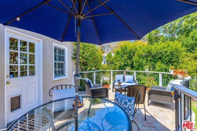10257 Camarillo Street photo 25