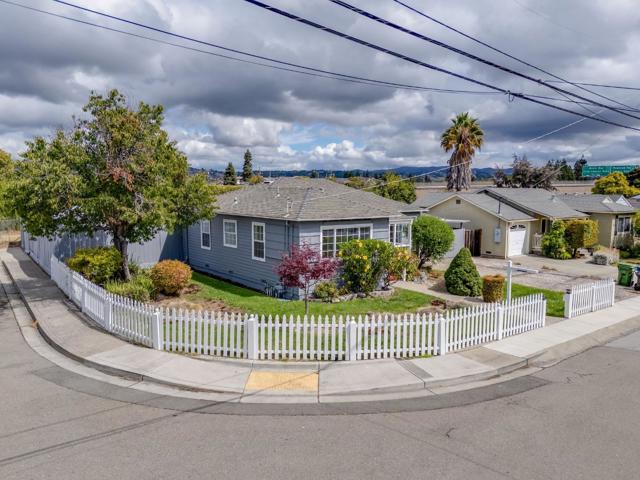 2204 Lobert Street, Castro Valley CA: https://media.crmls.org/mediaz/6196b8c1-21a2-419e-b4a9-7db49e653091.jpg