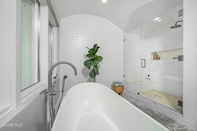 1451 E La Loma Avenue, Somis CA: https://media.crmls.org/mediaz/6196ca64-31f6-4b49-94b4-00eae6e3eb5e.jpg