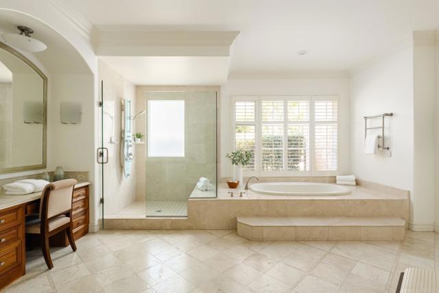 6565 Calle Reina, Rancho Santa Fe CA: https://media.crmls.org/mediaz/6196d0c8-311b-40be-8329-fd66911c21e4.jpg