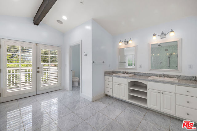 1147 Centinela Avenue, Santa Monica CA: https://media.crmls.org/mediaz/61975bea-bdfe-48ea-9c5b-e53446166b31.jpg