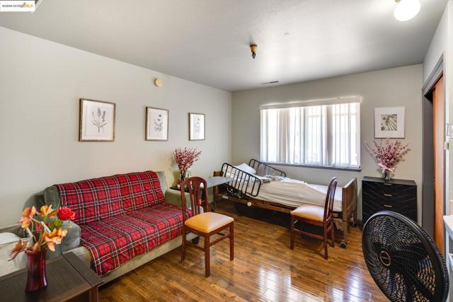 18905 Standish Ave, Hayward CA: https://media.crmls.org/mediaz/6197b8ca-fe47-4039-9a05-d92adde0b4d8.jpg