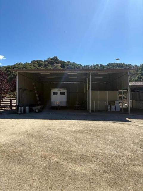 529 Corral De Tierra Road, Salinas CA: https://media.crmls.org/mediaz/61982a27-50f0-4363-995b-c4bd1fcc2677.jpg