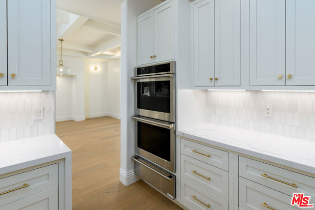 4929 Lakeview Canyon Road, Westlake Village CA: https://media.crmls.org/mediaz/61982dc9-943f-487d-b96f-94e908957174.jpg