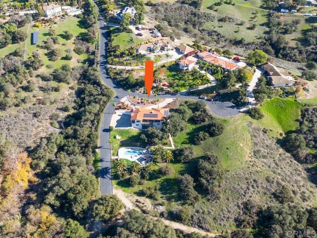 2230 Calle Dos Lomas, Fallbrook CA: https://media.crmls.org/mediaz/619a0ab9-5a35-4b14-b33a-cf1bdc95363d.jpg