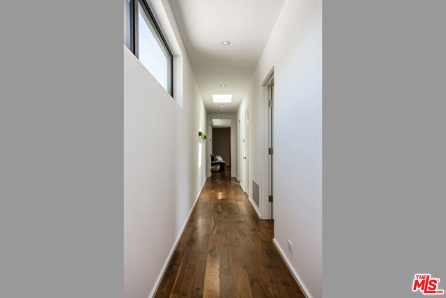 848 Milwood Avenue, Venice CA: https://media.crmls.org/mediaz/619a1ae0-dfc3-455f-8d1a-e9449c63f7c7.jpg