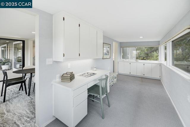 2900 Tice Creek Dr, Walnut Creek CA: https://media.crmls.org/mediaz/619ac4e5-9670-4454-b700-00347c07d64a.jpg