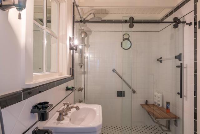 0 Junipero 2 NW of 3rd Avenue, Carmel CA: https://media.crmls.org/mediaz/619b46f1-fa4d-4273-89df-4386c665054e.jpg